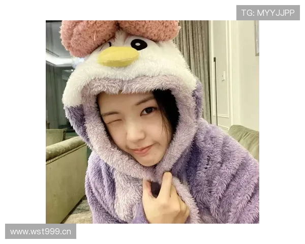 张常宁最新晒照，把家里拍得像五星酒店——我翻冰箱只看到方便面