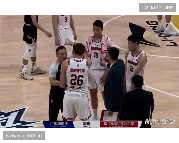 篮球赛场上，犯规次数限制规则究竟是如何解析和判罚的？